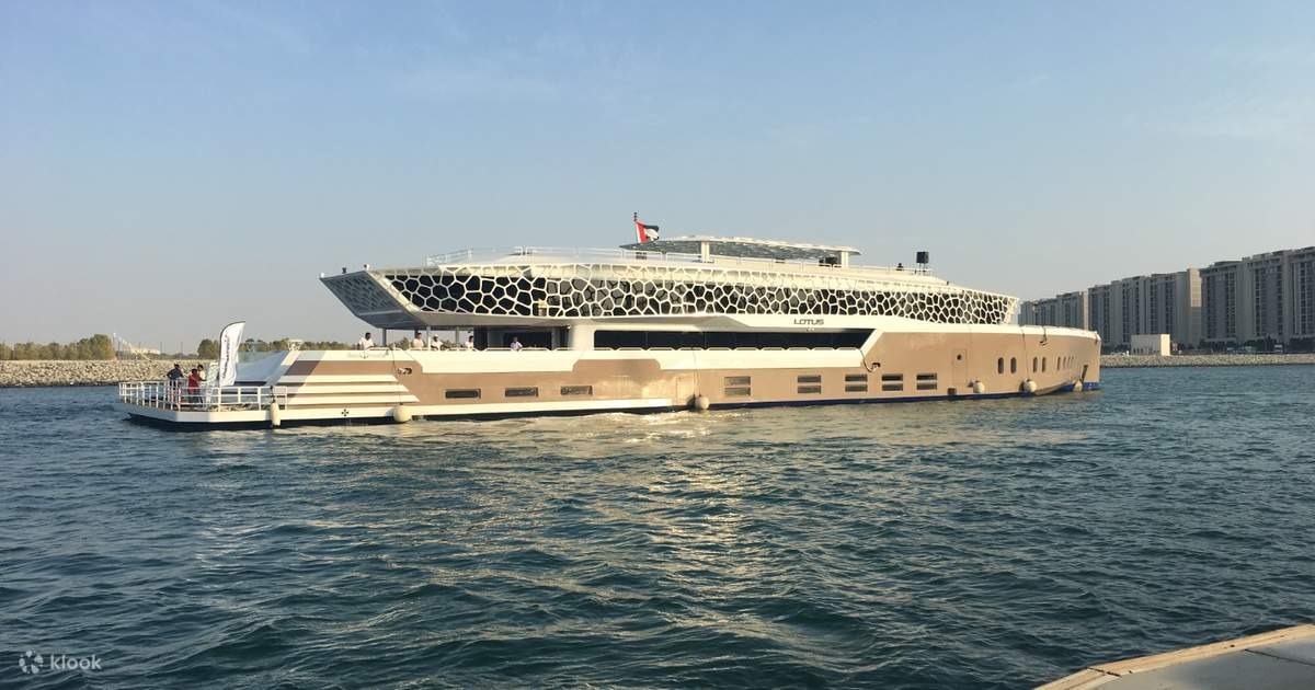 5-star-premium-mega-yacht-dinner 5-star-premium-mega-yacht-dinner